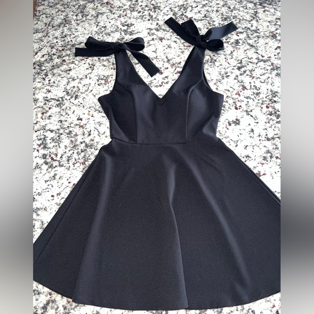 Cute mini dress with bow tops sz. S